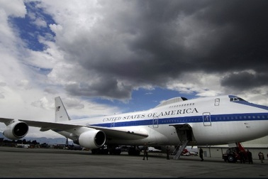 Bão lớn phá hỏng nửa phi đội máy bay “Ngày tận thế” của Mỹ