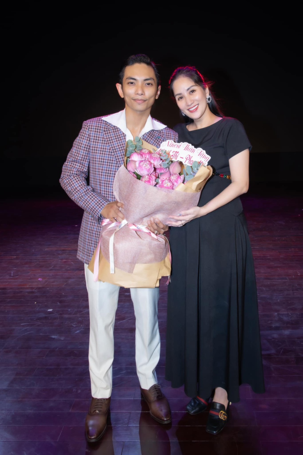 Khánh Thi mang bầu lần 3: Sắp sinh vẫn khoe dáng gợi cảm, ông xã cưng chiều - 7 Khánh Thi mang bầu lần 3: Sắp sinh vẫn khoe dáng gợi cảm, ông xã cưng chiều - 7