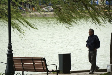 Không khí lạnh tăng cường xuống phía Nam, Hà Nội lạnh 17 độ C