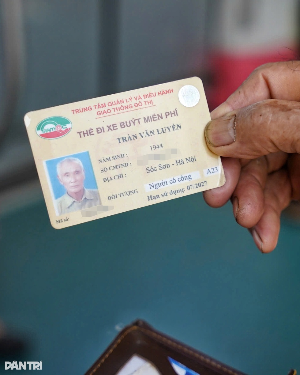 Dân công sở ngày đầu đi tàu điện Nhổn, thoát cảnh ùn tắc trên đường 32 - 4 Dân công sở ngày đầu đi tàu điện Nhổn, thoát cảnh ùn tắc trên đường 32 - 4