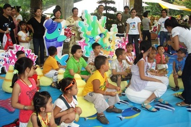 Mệt nhoài chuyện trẻ đến trường sau Tết