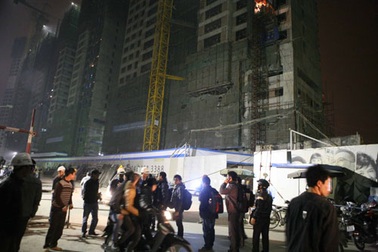 Hà Nội: Sập giàn giáo cao ốc, nhiều người bị thương