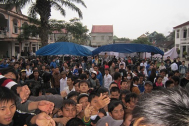 “Cò” lộng hành, 13.000 người Nghệ An phải ra Hà Nội thi tiếng Hàn