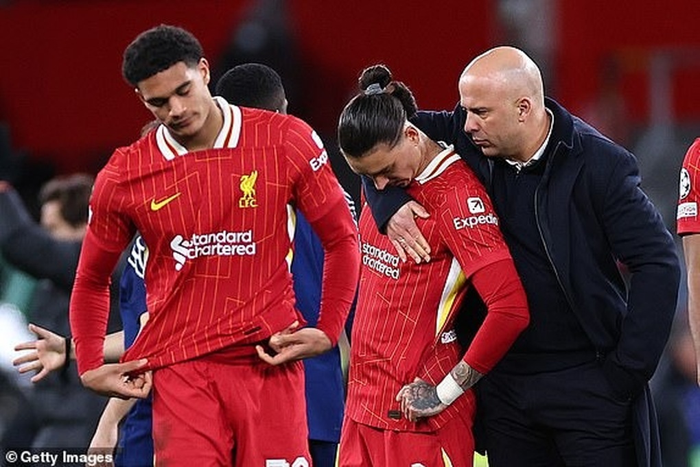 Liverpool thua cay đắng PSG, HLV Arne Slot đưa ra tuyên bố bất ngờ - 3 Liverpool thua cay đắng PSG, HLV Arne Slot đưa ra tuyên bố bất ngờ - 3