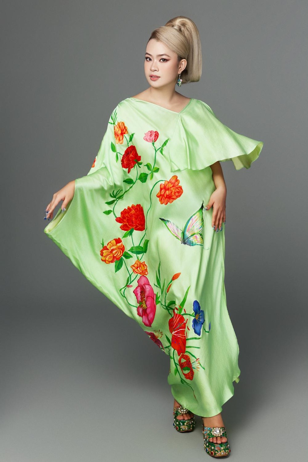 Top 4 Hoa hậu Trái đất 2023 diện thiết kế thời trang từ lụa Việt Nam - 8 Top 4 Hoa hậu Trái đất 2023 diện thiết kế thời trang từ lụa Việt Nam - 8