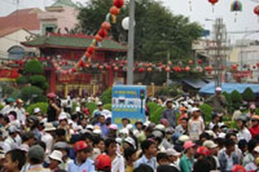 Tháng giêng đi lễ chùa Bà… 