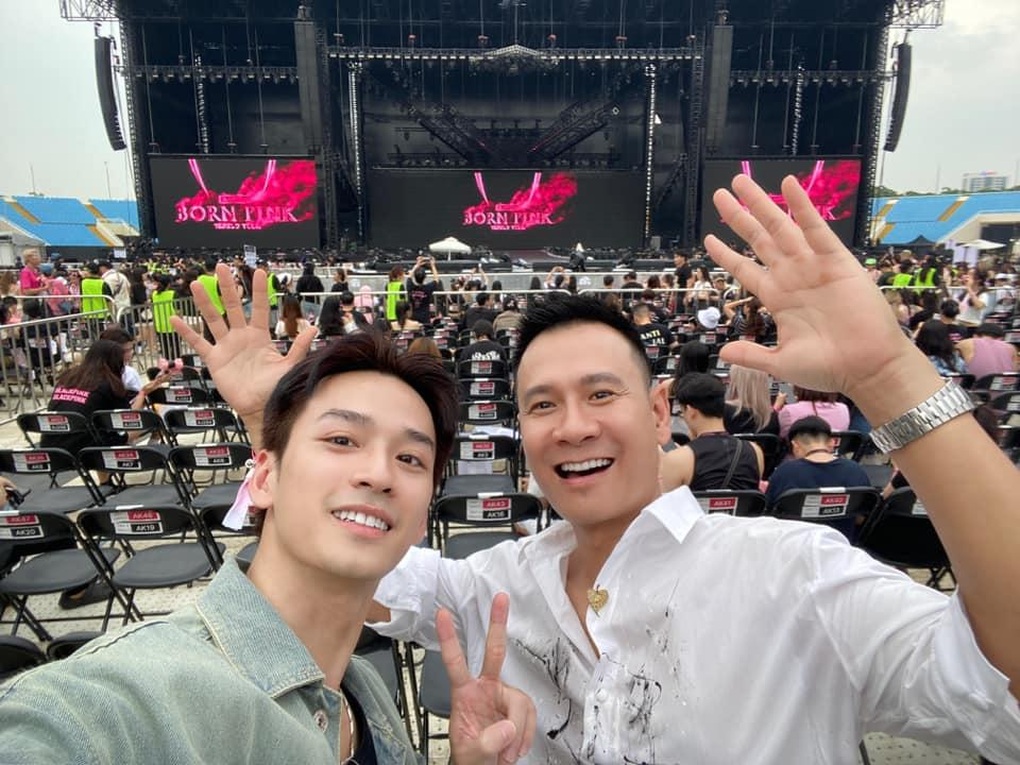 Đoàn Văn Hậu đưa Doãn Hải My đi xem đêm diễn thứ 2 của Blackpink - 6