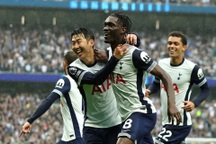 Tottenham thắng đậm, Arsenal vượt qua thử thách ở Villa Park