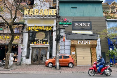 Vì sao Hà Nội vẫn "kiên quyết" chưa mở lại karaoke, massage…?