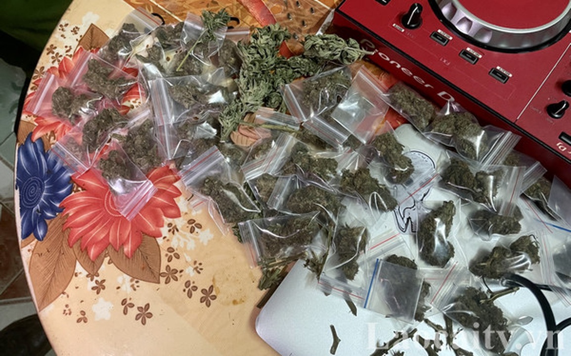 Đặc nhiệm bắt 2 đối tượng, thu giữ 32 bánh heroin  - 2