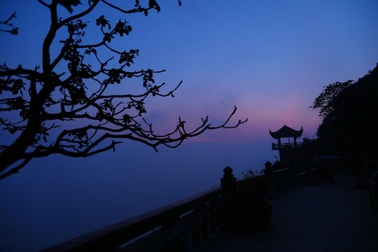 Cẩm nang du lịch “thành phố trong mây” từ A đến Z