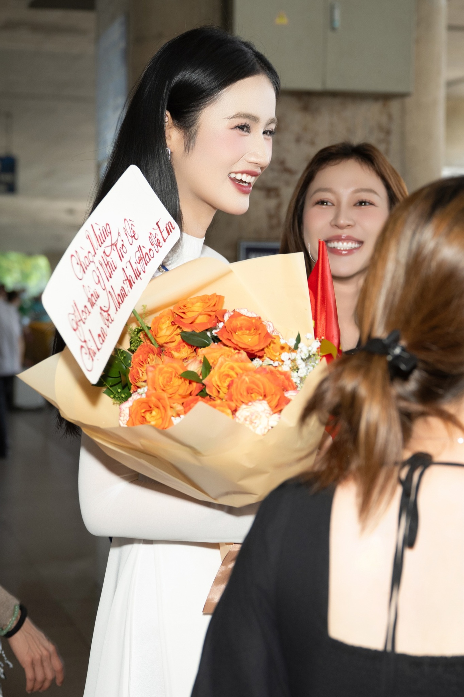 Hoa hậu Ý Nhi: Tôi vẫn có hậu phương vững chắc - 3 Hoa hậu Ý Nhi: Tôi vẫn có hậu phương vững chắc - 3