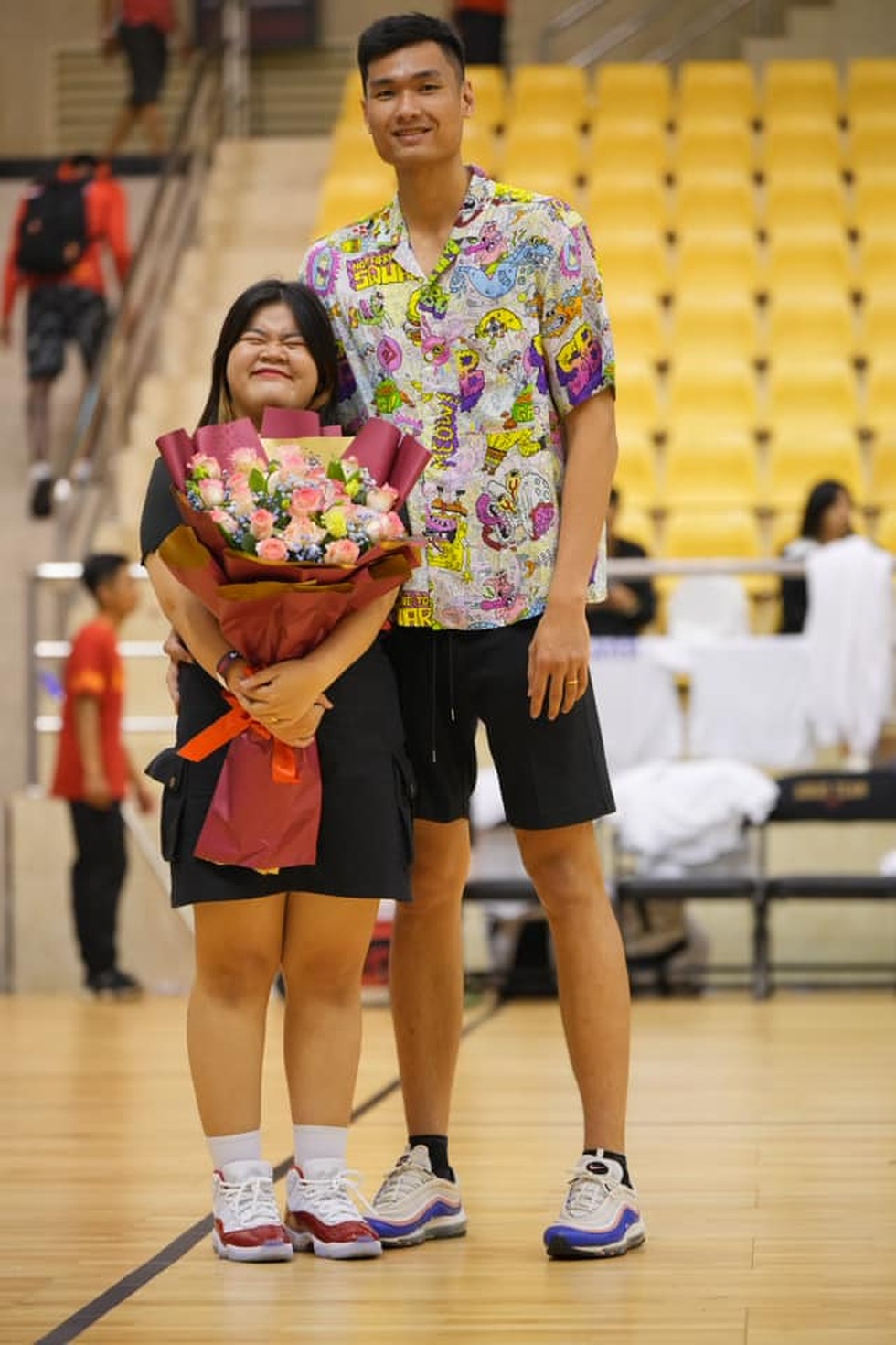 Mối tình đũa lệch của cầu thủ bóng rổ cao 2,03m và bà xã 1,62m - 5 Mối tình đũa lệch của cầu thủ bóng rổ cao 2,03m và bà xã 1,62m - 5