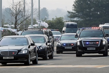 Chiêm ngưỡng dàn xe sang hộ tống hai nhà lãnh đạo Hàn-Triều