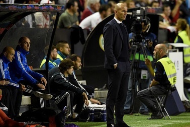 Real Madrid khó giành ngôi á quân, HLV Zidane tính thay nửa đội hình