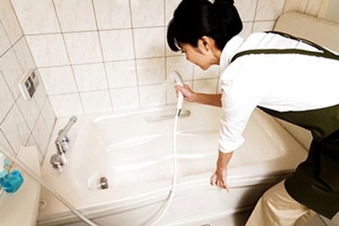 Vợ chồng “gây chiến” vì vắng osin