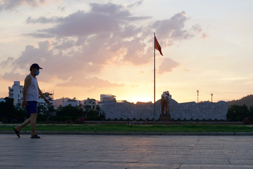 Biển Quy Nhơn vắng lặng sau lệnh cấm tắm để phòng dịch - 5 Biển Quy Nhơn vắng lặng sau lệnh cấm tắm để phòng dịch - 5