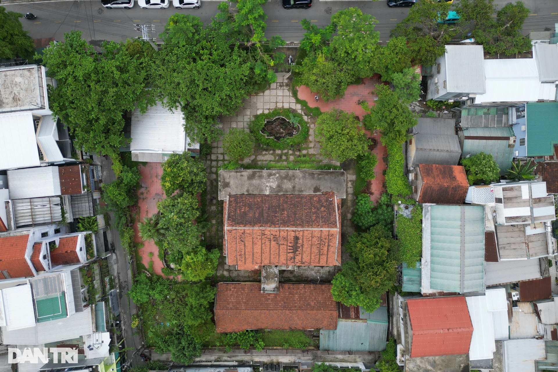 Nhà lưu niệm mẹ vua Bảo Đại bị bỏ hoang, là nơi người lang thang trú ngụ - 2 Nhà lưu niệm mẹ vua Bảo Đại bị bỏ hoang, là nơi người lang thang trú ngụ - 2