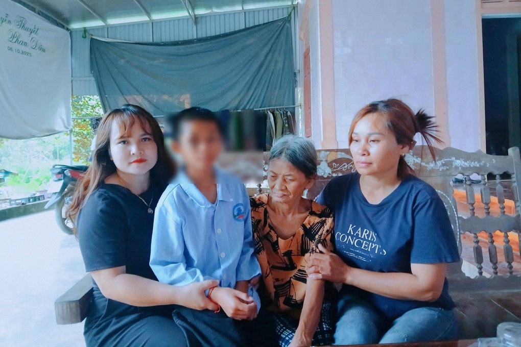 Món quà của thầy hiệu trưởng dành cho bé trai nghi bị bố và mẹ kế bạo hành - 2