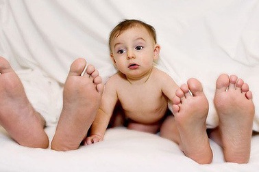 Bị con bắt gặp khi đang "yêu", cách giải thích nhanh trí của người cha khiến con thỏa mãn, không bị tổn thương tâm lý