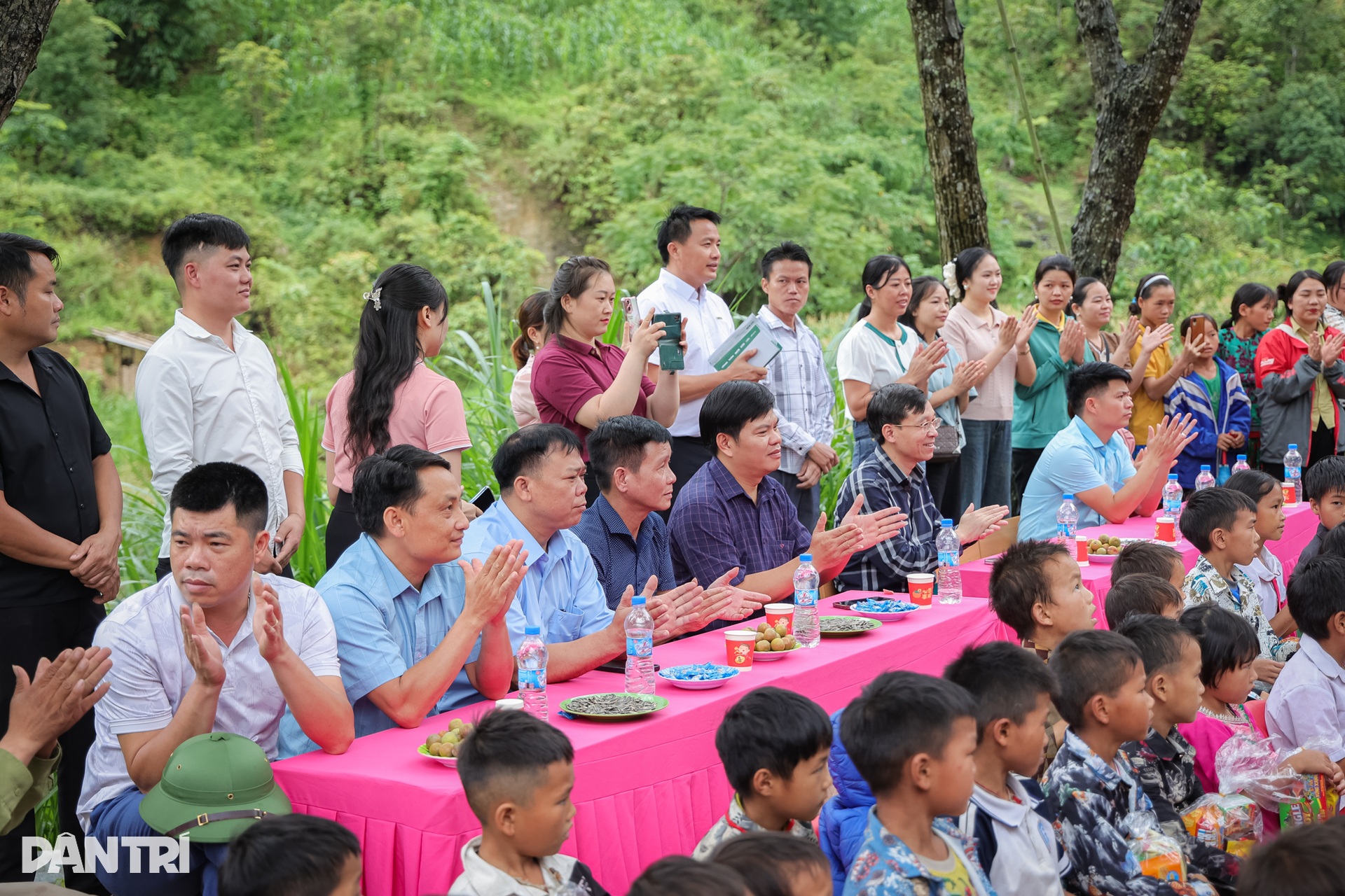 Khánh thành phòng học Dân trí Nặm Pục và 5 ngôi nhà Nhân ái tại Cao Bằng - 1 Khánh thành phòng học Dân trí Nặm Pục và 5 ngôi nhà Nhân ái tại Cao Bằng - 1