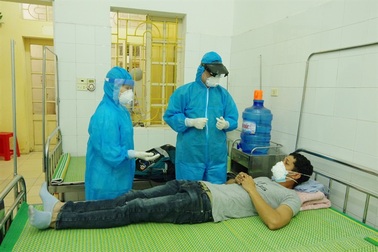 Kịp thời cấp cứu 1 thuyền viên nước ngoài bị vật nhọn chọc vào mắt