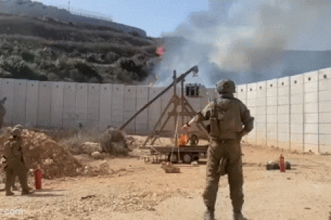 Lý do quân đội Israel sử dụng máy bắn đá tấn công Hezbollah