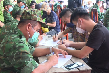 10.000 USD và cái giá phải trả cho "việc nhẹ lương cao"