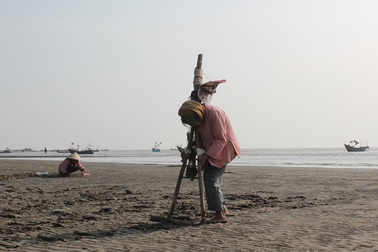 Cúi rạp người trên những bãi nghêu