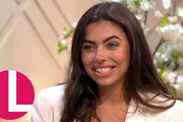 Francesca tươi tắn trên truyền hình