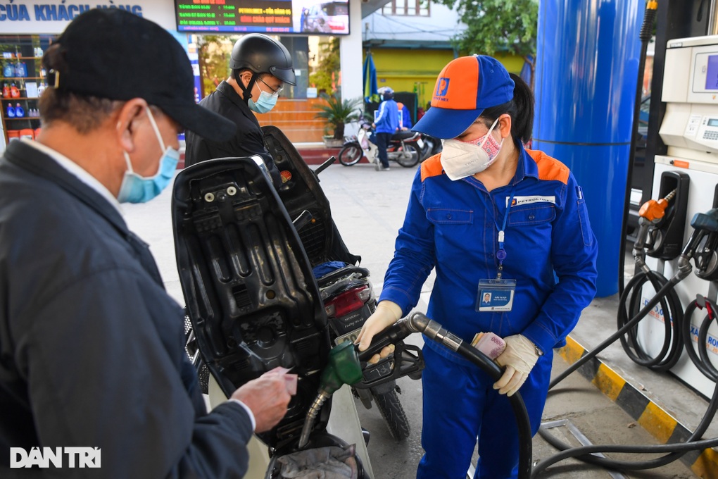 Giá xăng dầu sắp giảm, có loại giảm gần 1.500 đồng/lít? - 1 Giá xăng dầu sắp giảm, có loại giảm gần 1.500 đồng/lít? - 1
