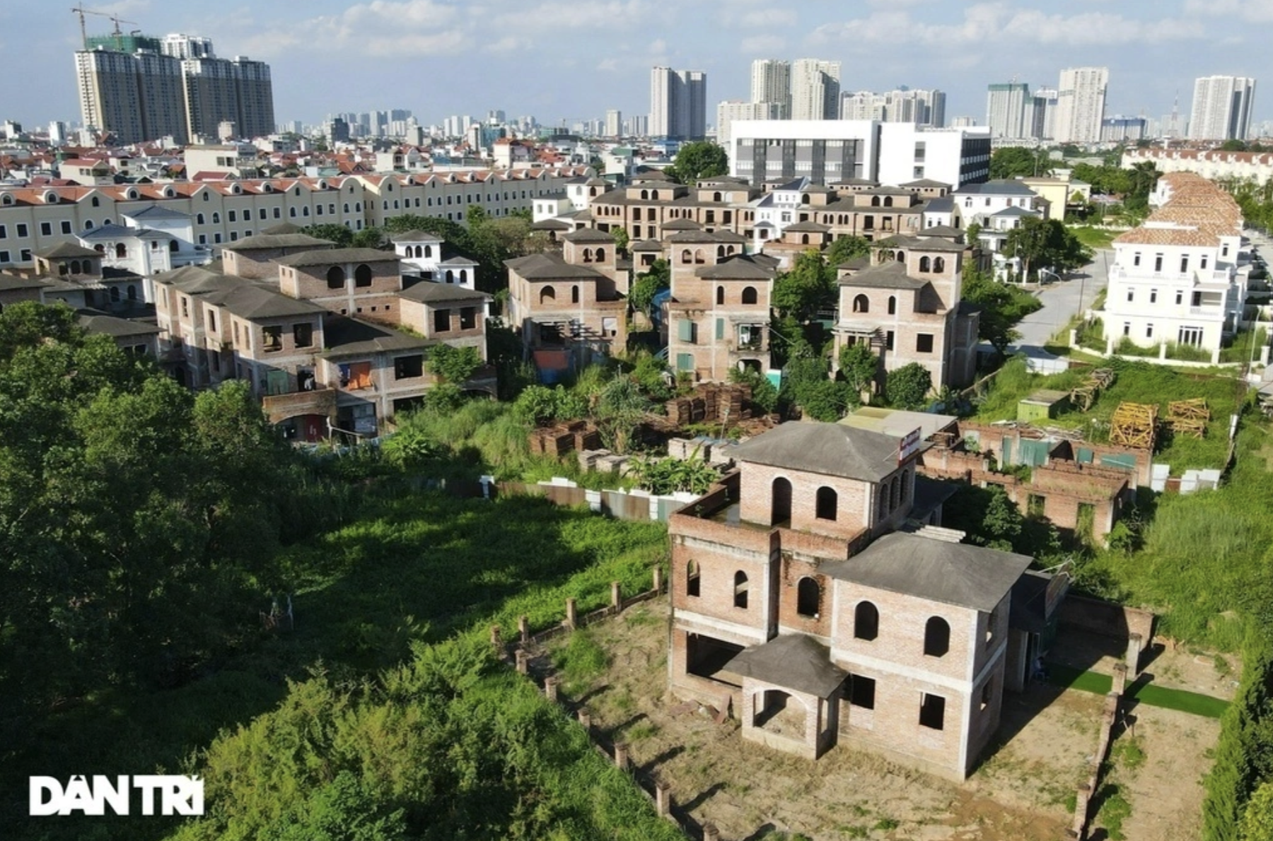 តើការផ្ទេរដីដោយចេតនាដោយគ្មានសៀវភៅក្រហមមានទោសអ្វី? - ១ Cố tình chuyển nhượng đất không có sổ đỏ bị xử phạt ra sao? - 1