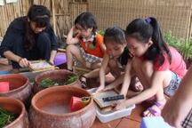 Văn Miếu Quốc Tử Giám thí điểm giáo dục di sản, học sinh trải nghiệm “Làng trong phố”