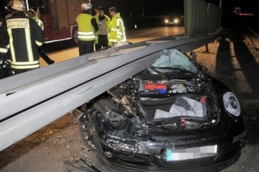 Kỹ sư Porsche tử nạn trên đường thử xe