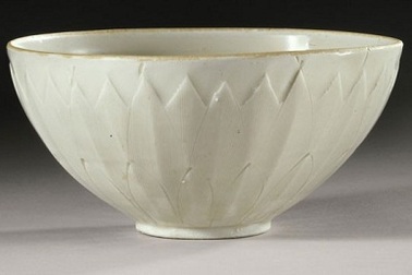 Chiếc bát sứ 1000 năm tuổi giá 46 tỷ đồng 