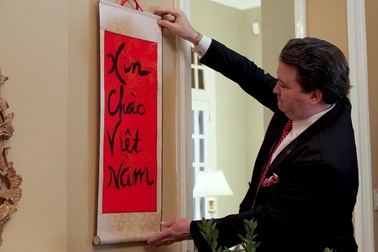 Tân Đại sứ Mỹ viết thư pháp, khai bút đầu xuân Nhâm Dần
