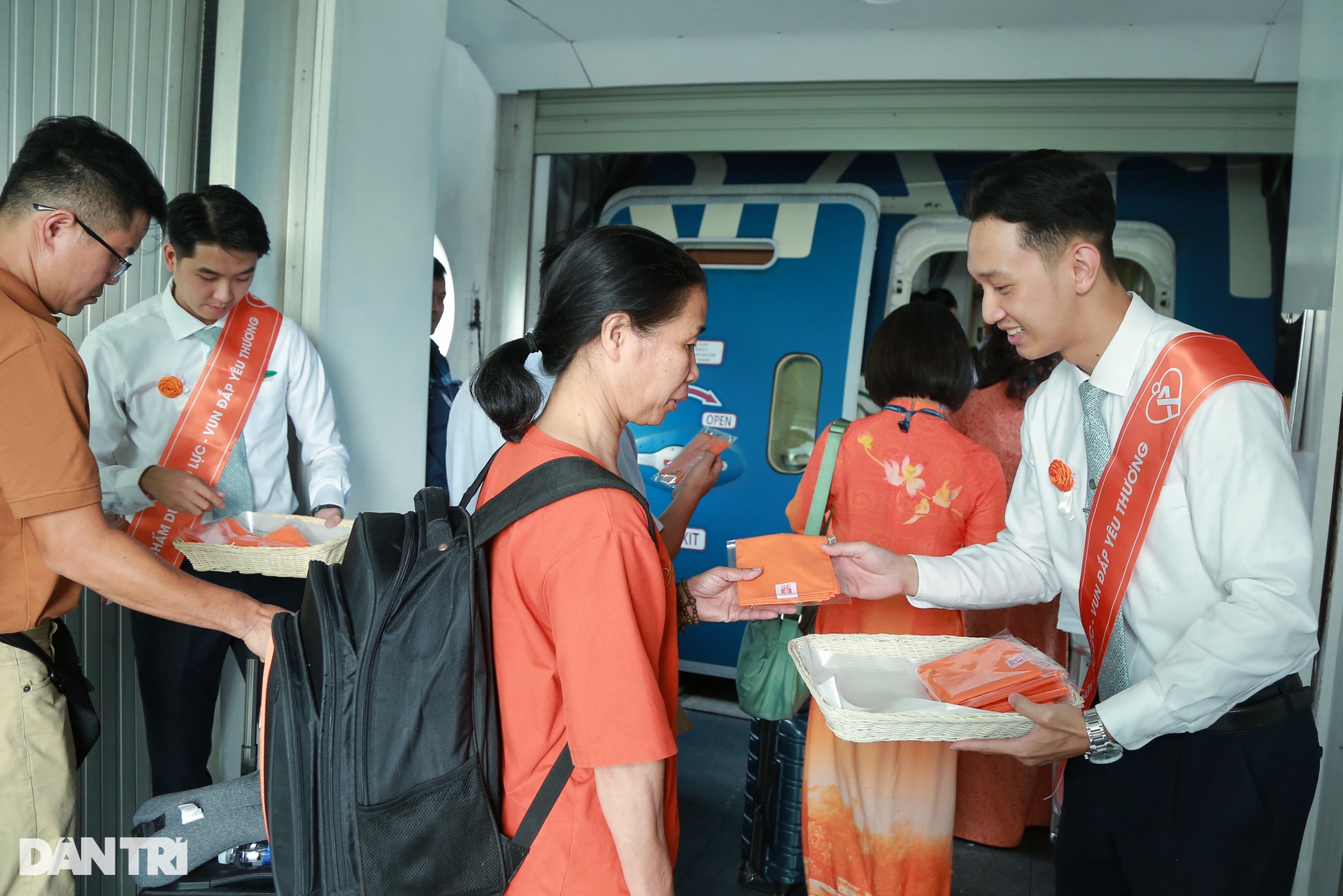 Chuyến bay Tô cam bầu trời vì bình đẳng giới - 3 Chuyến bay Tô cam bầu trời vì bình đẳng giới - 3