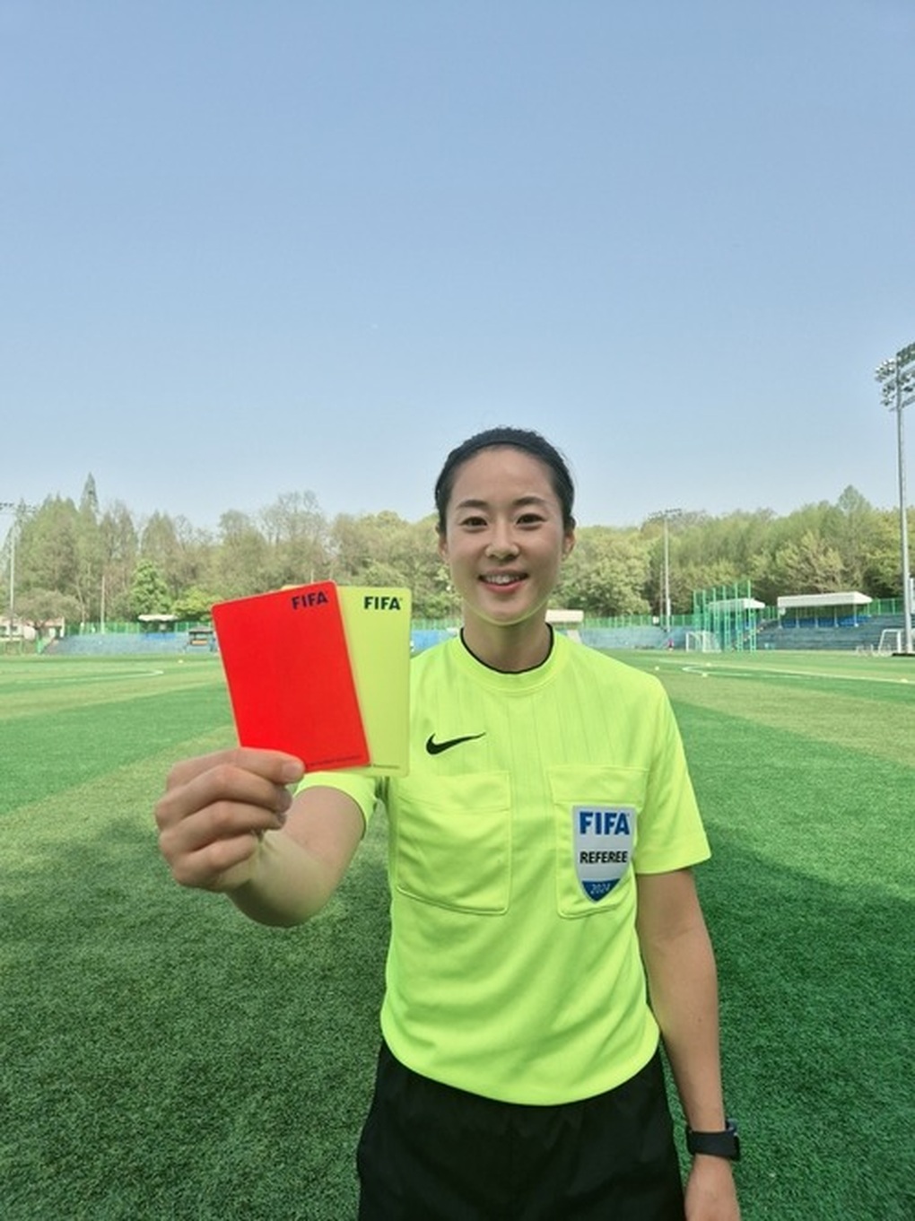 Nữ trọng tài xinh đẹp người Hàn Quốc bắt trận ra quân của U17 Việt Nam - 1 Nữ trọng tài xinh đẹp người Hàn Quốc bắt trận ra quân của U17 Việt Nam - 1