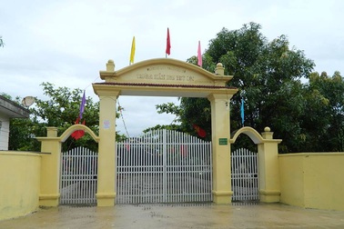 Trường “vay nóng” ngân hàng để trả lại tiền cho học sinh