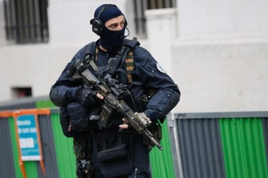 Cướp "nhầm" nhà hàng có 12 lính đặc nhiệm Pháp, 2 thủ phạm bị bắt