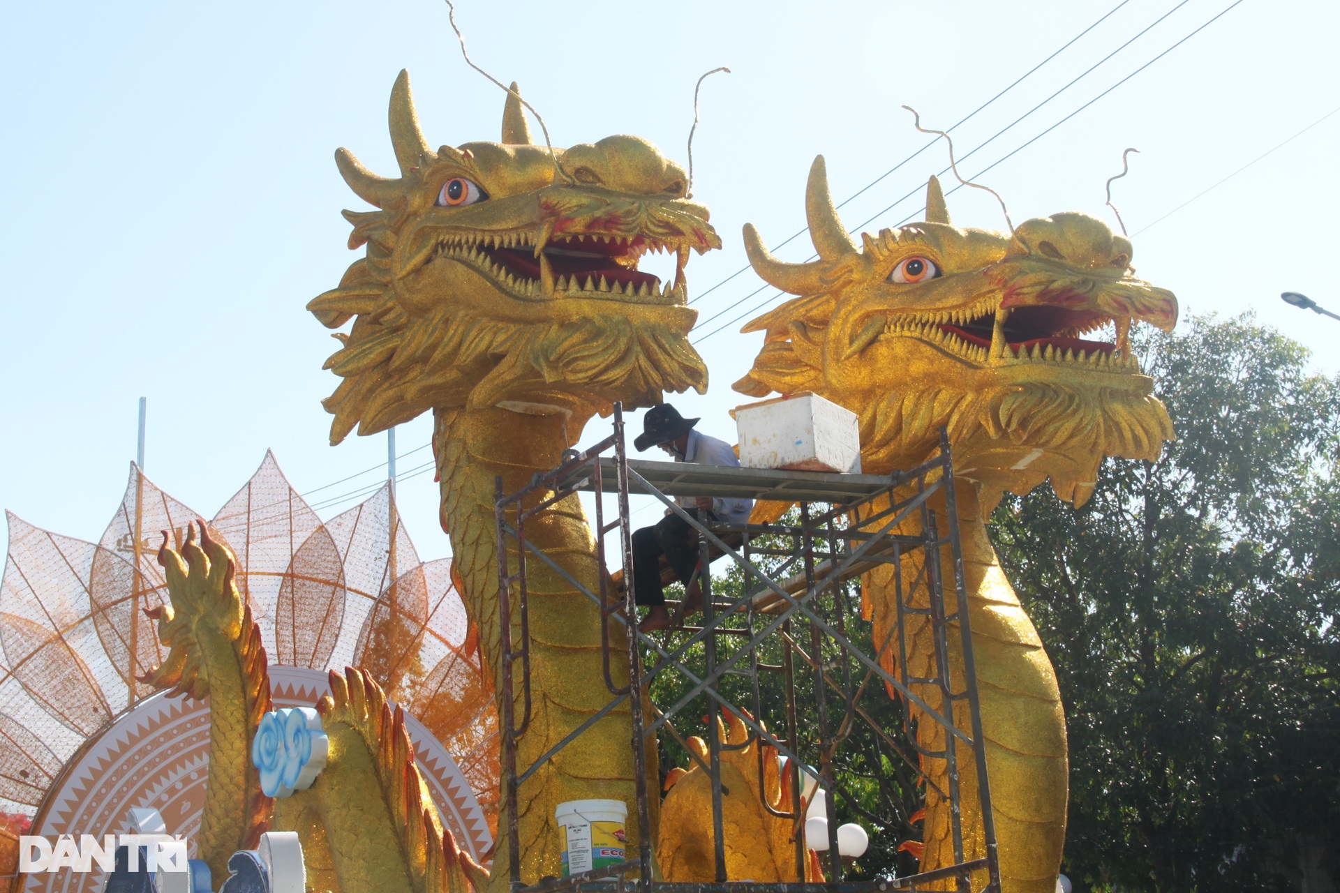 Linh vật song long cầm báu vật, đạp mây, vượt sóng ở xứ Công tử Bạc Liêu - 3 Linh vật song long cầm báu vật, đạp mây, vượt sóng ở xứ Công tử Bạc Liêu - 3