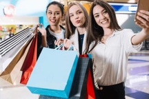 Gen Z chi mạnh cho trải nghiệm: Tiêu hoang hay phản ứng trước thời cuộc?