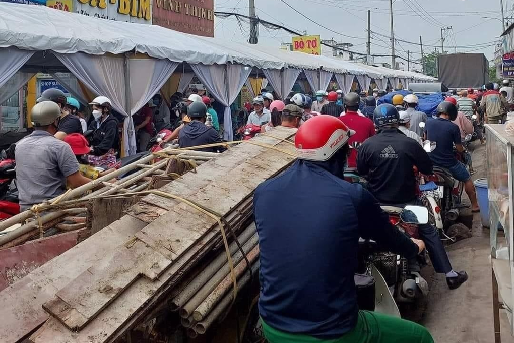 Dở khóc, dở cười chuyện đám cưới giữa đường, nhạc xập xình suốt đêm - 1 Dở khóc, dở cười chuyện đám cưới giữa đường, nhạc xập xình suốt đêm - 1