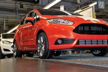 Ford chuyển hướng từ xe con sang SUV và bán tải