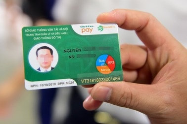 Buýt nhanh BRT Hà Nội bắt đầu sử dụng vé điện tử thông minh