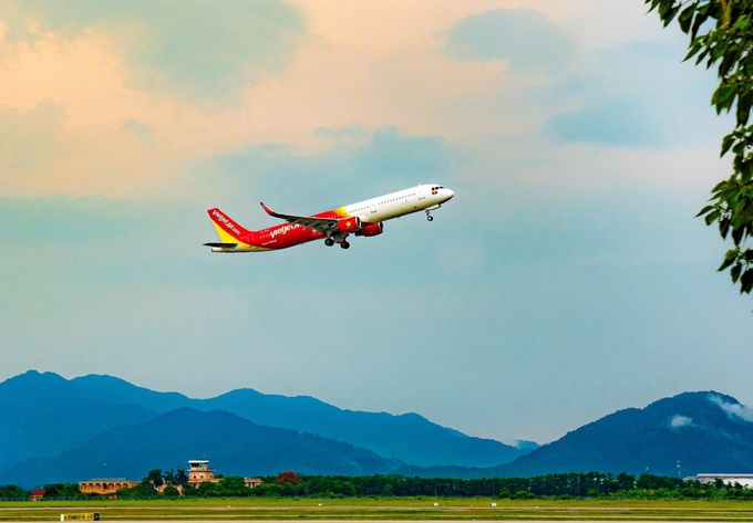 Vietjet khai thác chuyến bay đầu tiên đến sân bay Vân Đồn ngày mở lại - Ảnh 1. Vietjet khai thác chuyến bay đầu tiên đến sân bay Vân Đồn ngày mở lại - Ảnh 1.