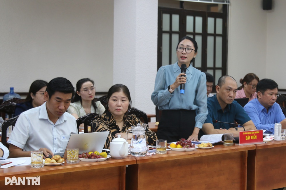 Cán bộ cơ sở làm ngày làm đêm để phục vụ dân - 3 Cán bộ cơ sở làm ngày làm đêm để phục vụ dân - 3