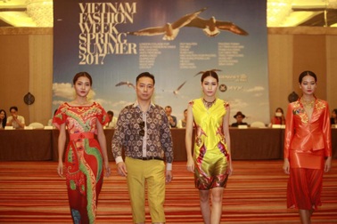 “Tôi luôn đưa thông điệp văn hoá vào từng mẫu thiết kế”