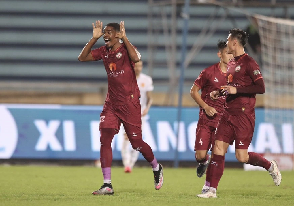 CLB Nam Định thua đậm Bình Định, cuộc đua vô địch V-League thêm hấp dẫn - 3 CLB Nam Định thua đậm Bình Định, cuộc đua vô địch V-League thêm hấp dẫn - 3