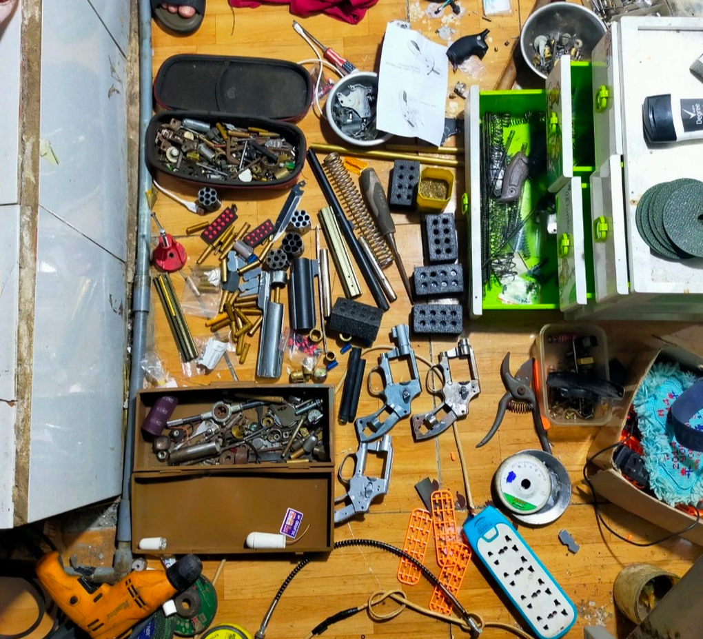 Triệt xóa xưởng chế tạo vũ khí, công cụ hỗ trợ quy mô lớn - 2 Triệt xóa xưởng chế tạo vũ khí, công cụ hỗ trợ quy mô lớn - 2
